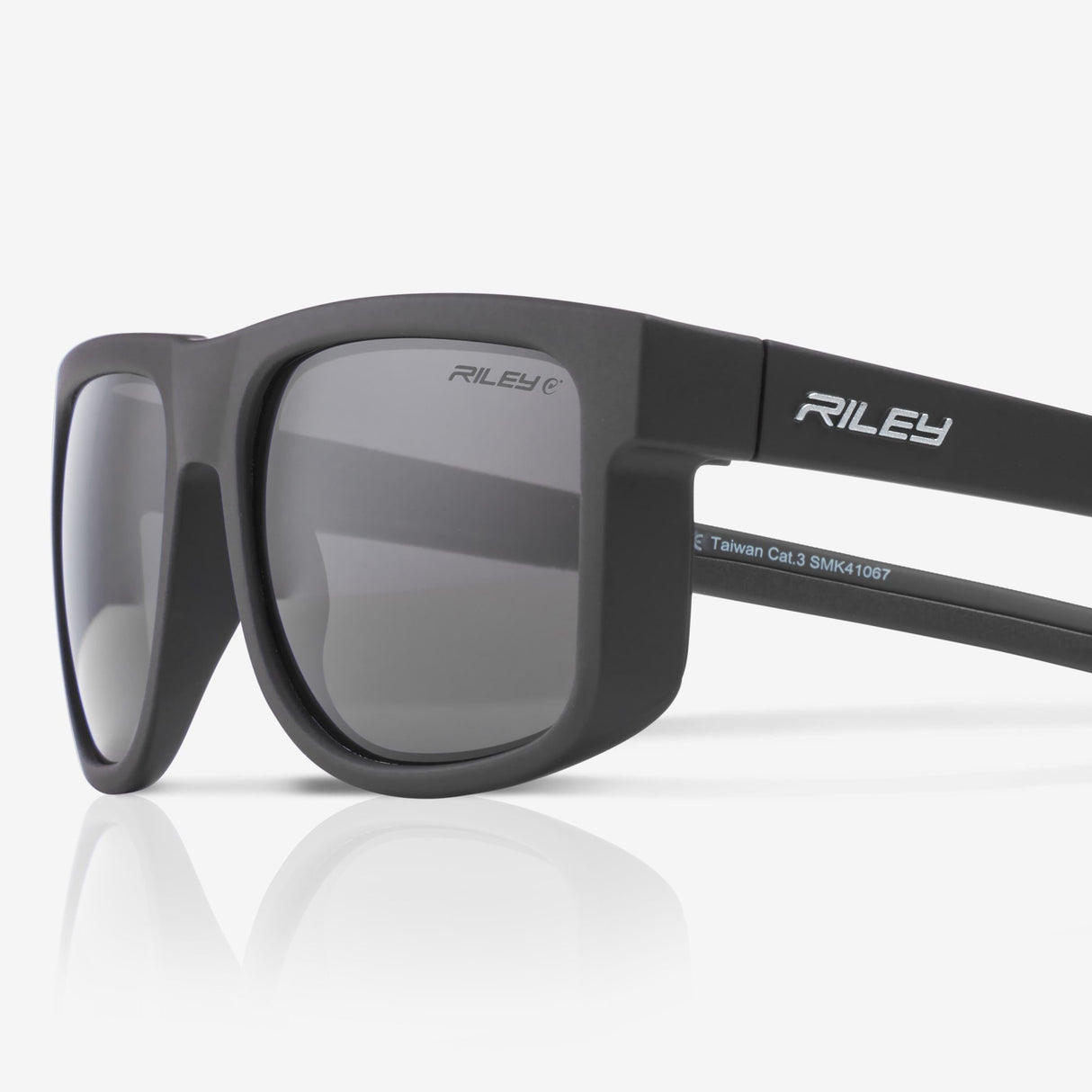 Riley Navigator Sunglasses – Grey Lens, Anti-Scratch, 4-Base Curve, UV Protection