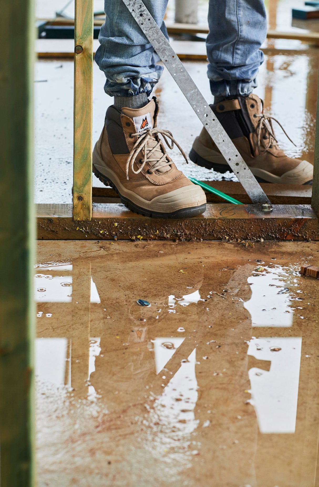 Mongrel 461 Side Zip Safety Boots W/Scuff Cap - STONE