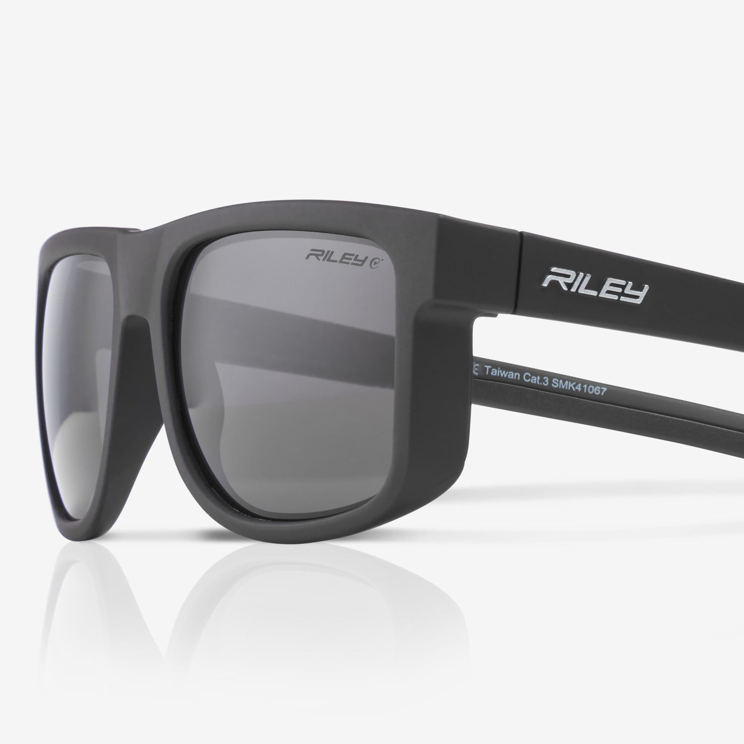 Riley Navigator Sunglasses – Grey Lens, Anti-Scratch, 4-Base Curve, UV Protection