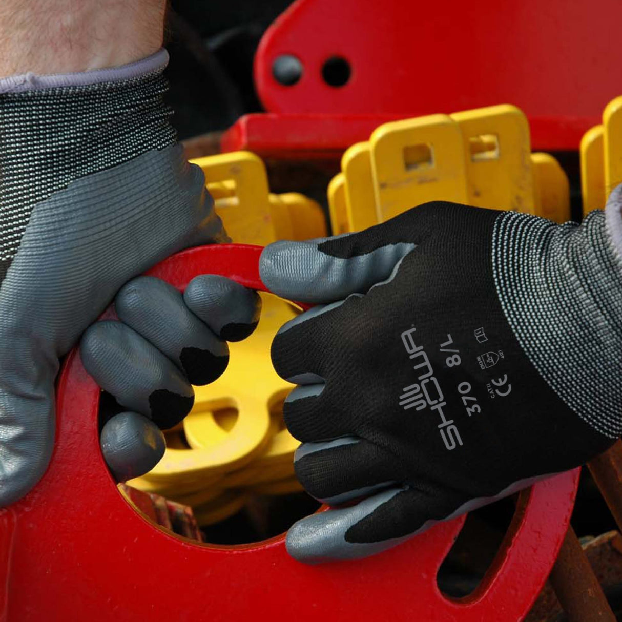 SHOWA 370 Black Lightweight Assembly Grip Safety Gloves